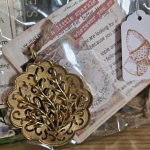 Vintage Elegant Gold Floral Pendant